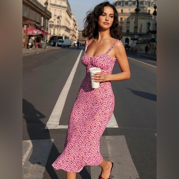 Commense Dresses & Skirts - Cami Floral Bohemian Vacation‎ Midi Dress